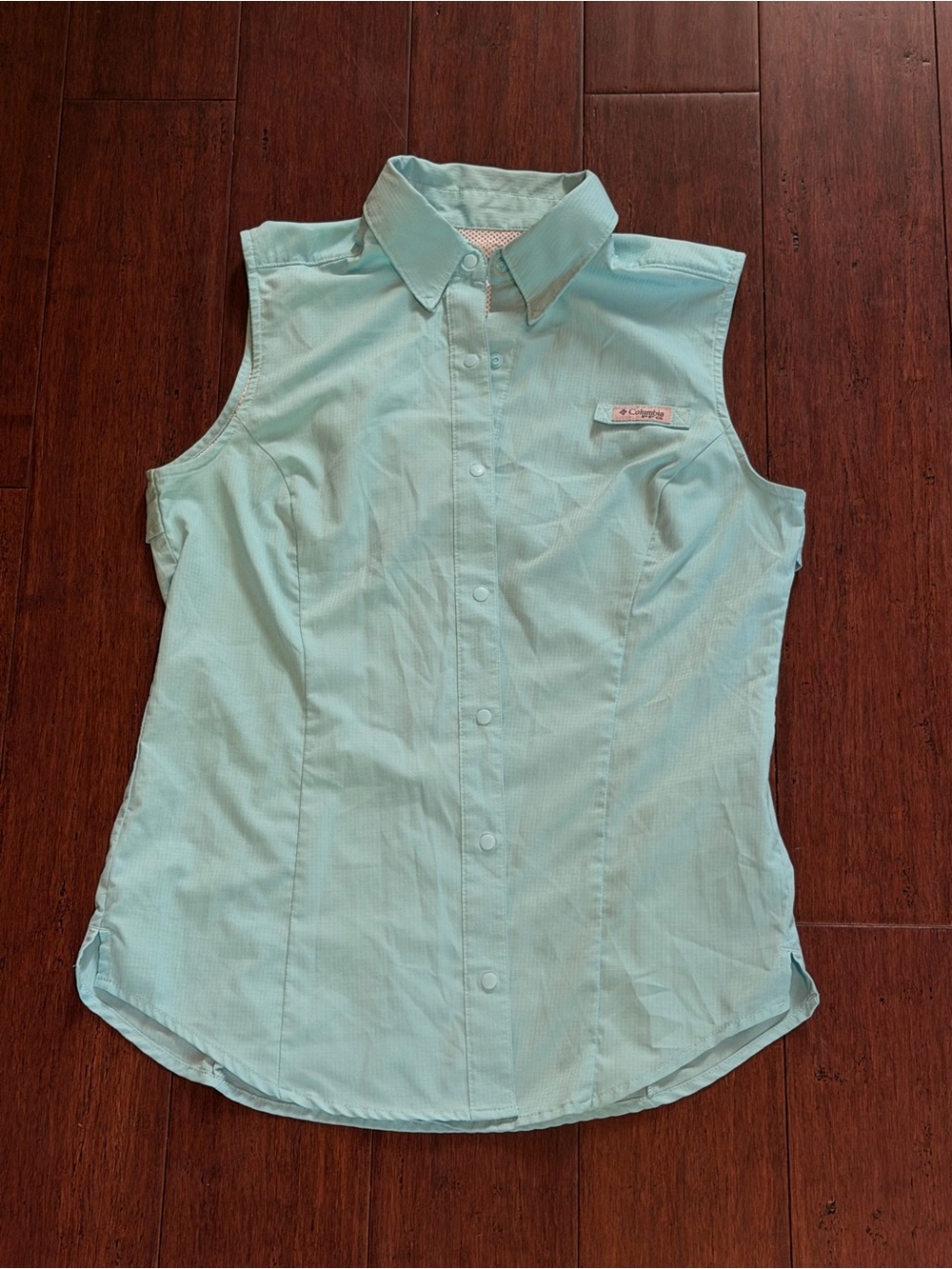 Columbia Women’s Sleeveless Button-Down